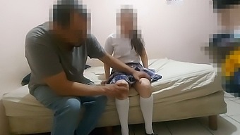 Beautiful Mexican Teenager Helps Her Neighbor Get A Gift And Has Sex With A Young Man From Sinaloa In A Homemade Video
