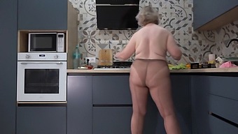 Watch A Curvy Wife In Nylon Pantyhose Offer A Breakfast Choice Between Her And Scrambled Eggs In This Steamy Video.